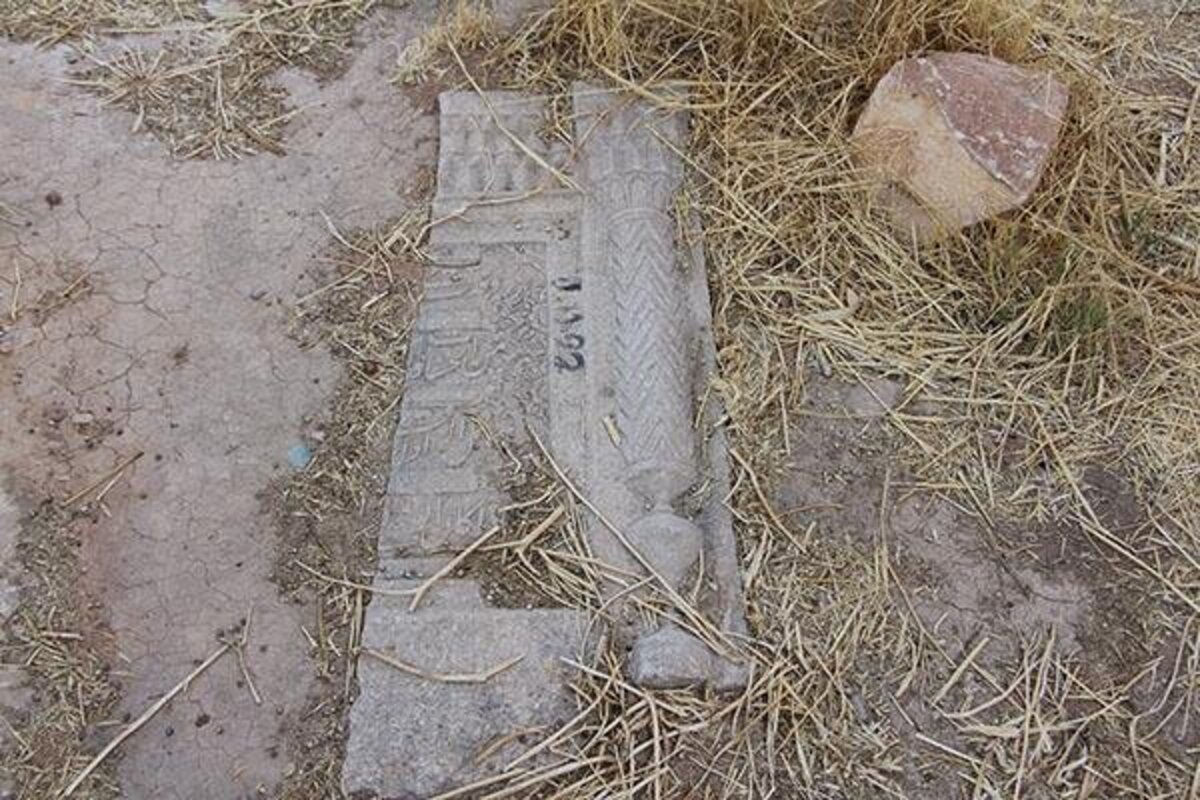 تعرض به آرامستان هزار سالۀ شیراز