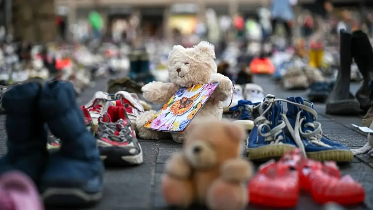 نمایش هزاران کفش بچه‌گانه در هلند به یاد کودکان غزه