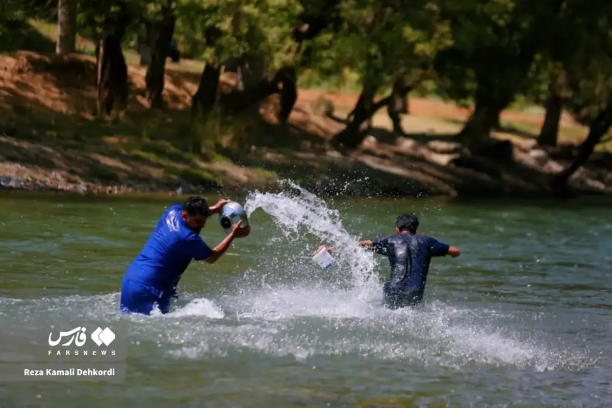 آبتنی و قایق‌سواری در دل تابستان داغ