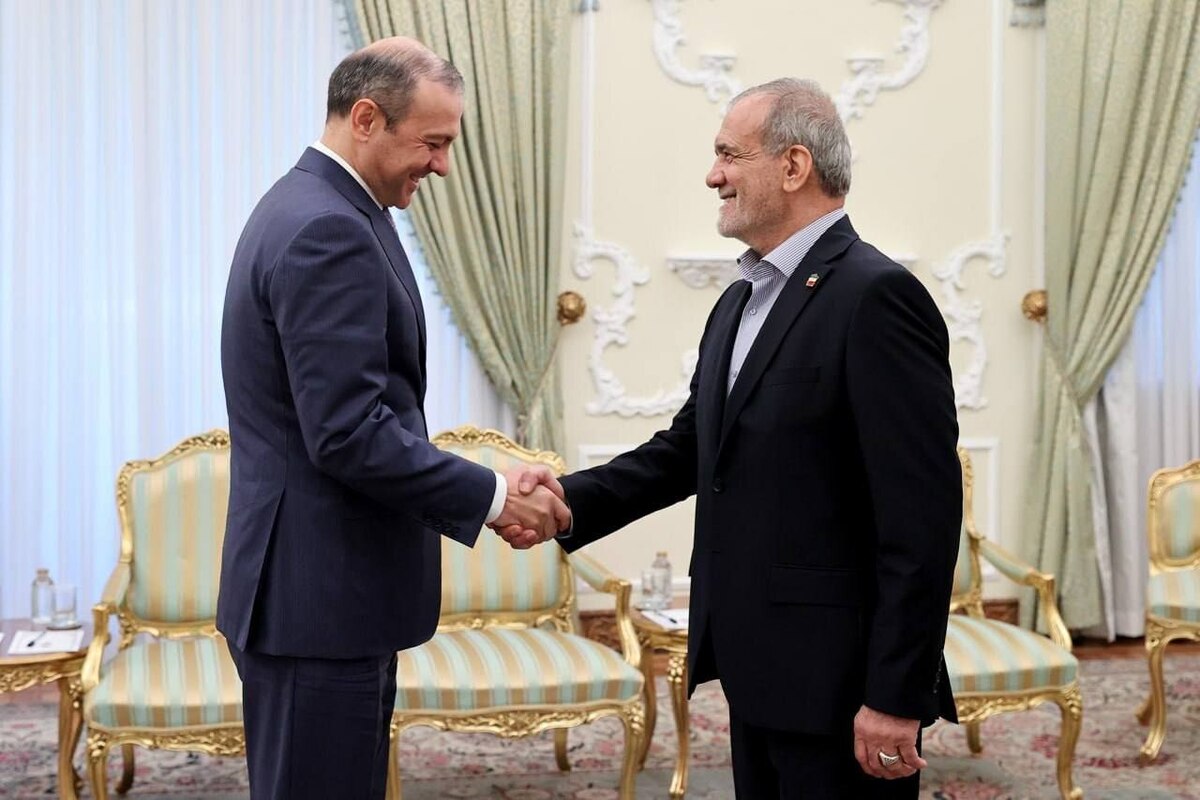 دیدار دبیر شورای امنیت ملی ارمنستان با پزشکیان