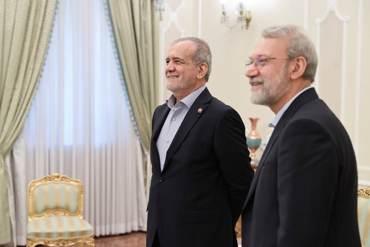 دیدار دبیر شورای امنیت ملی ارمنستان با پزشکیان