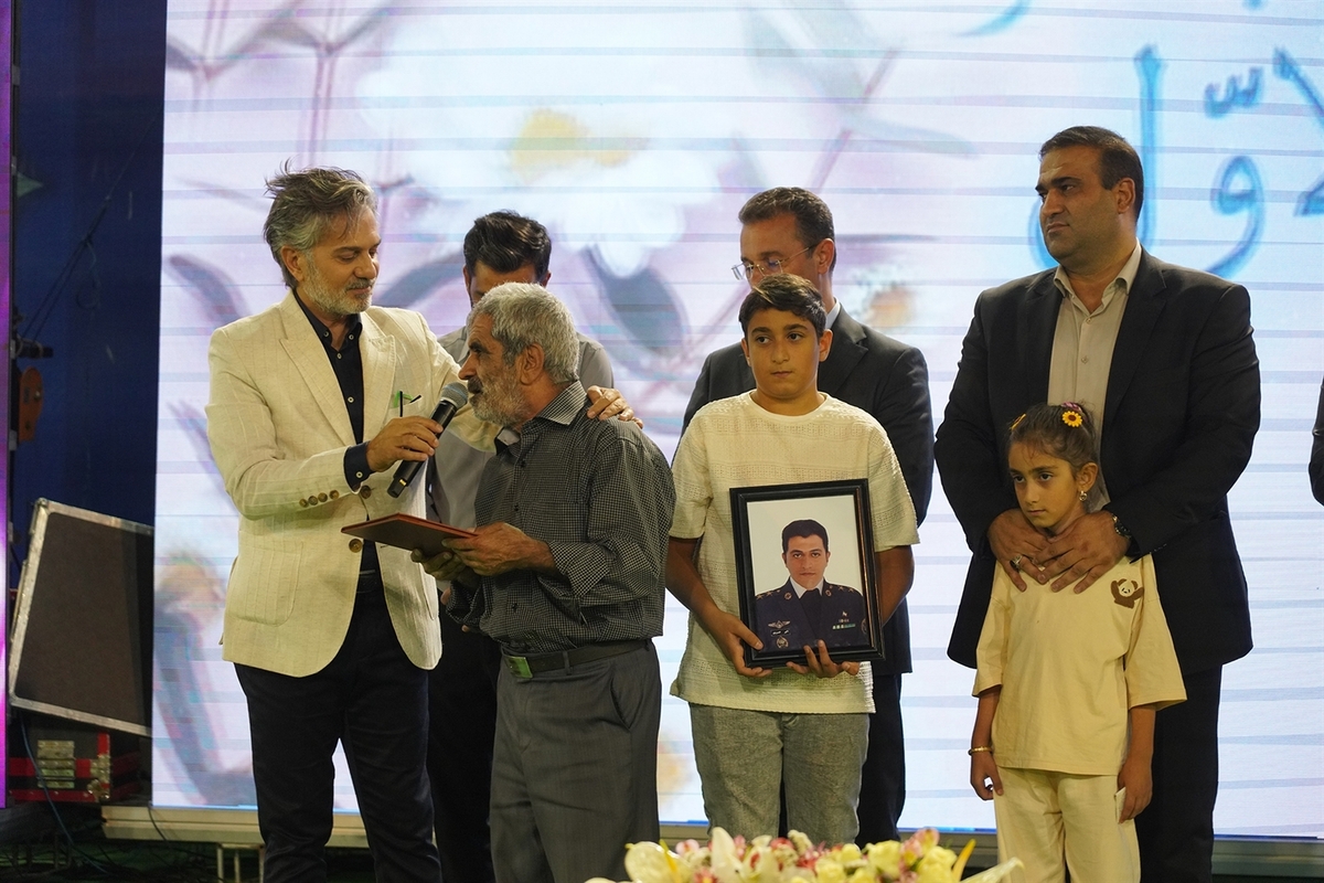 تجلیل از خانواده‌های شهدای ۱۳۲۰ جلفا و شهدای اقتدار منطقه آزاد ارس