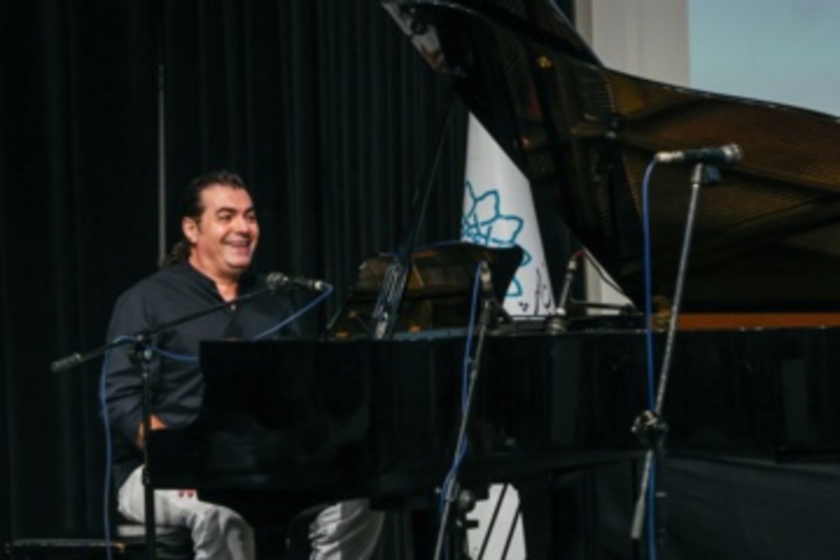 مثِ یک کوه، بلند ... به یاد فرهاد مهراد