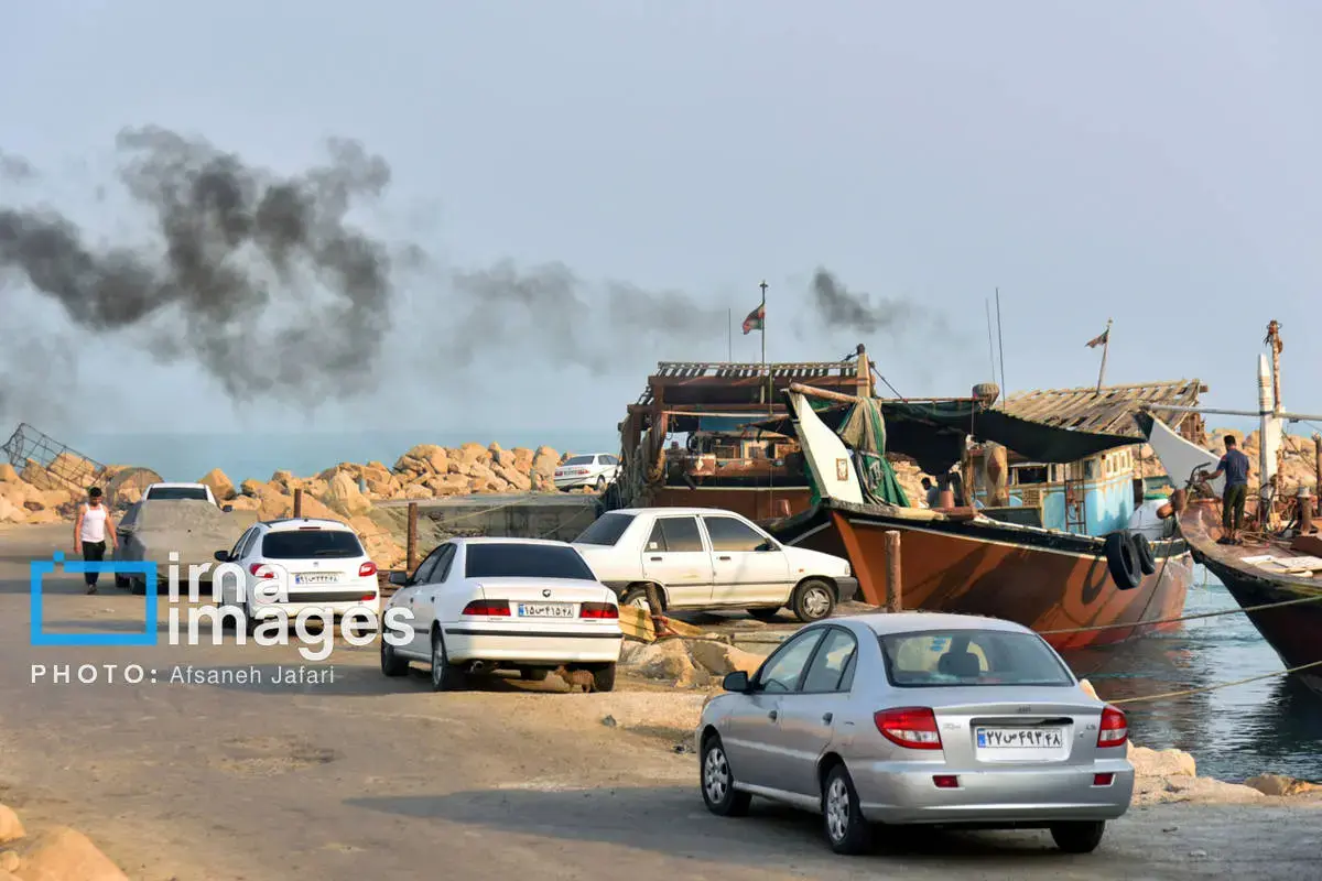 فروش میگو روی لنج؛ طعم دریا
