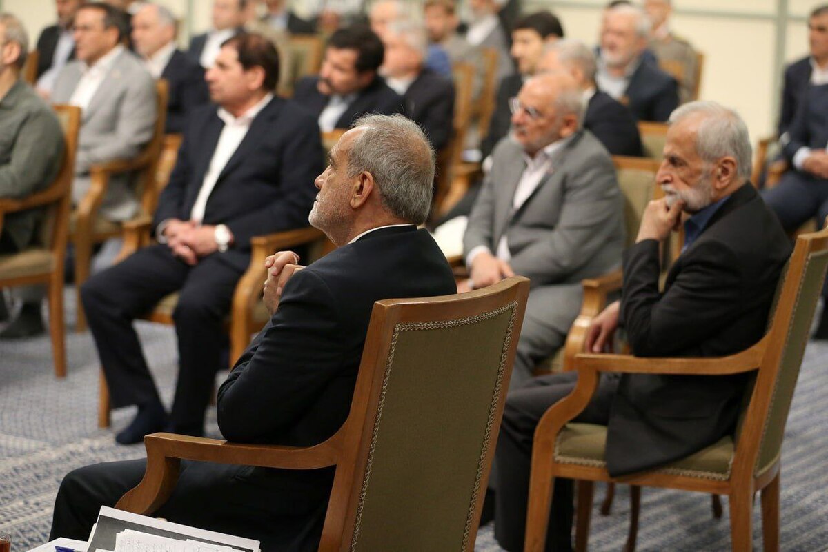 دیدار رئیس‌جمهور و هیأت وزیران با رهبری