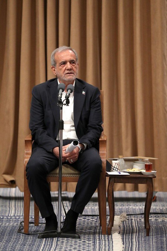 دیدار رئیس‌جمهور و هیأت وزیران با رهبری