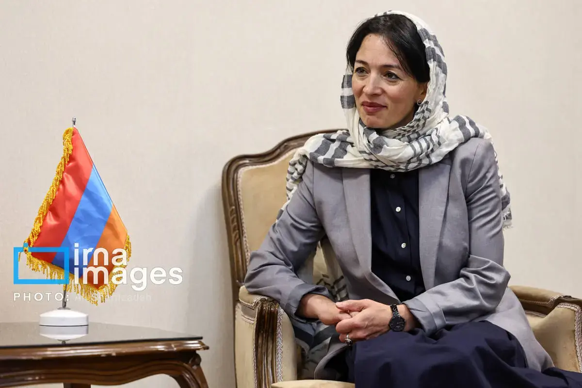 پوشش جالب وزیر علوم ارمنستان در تهران