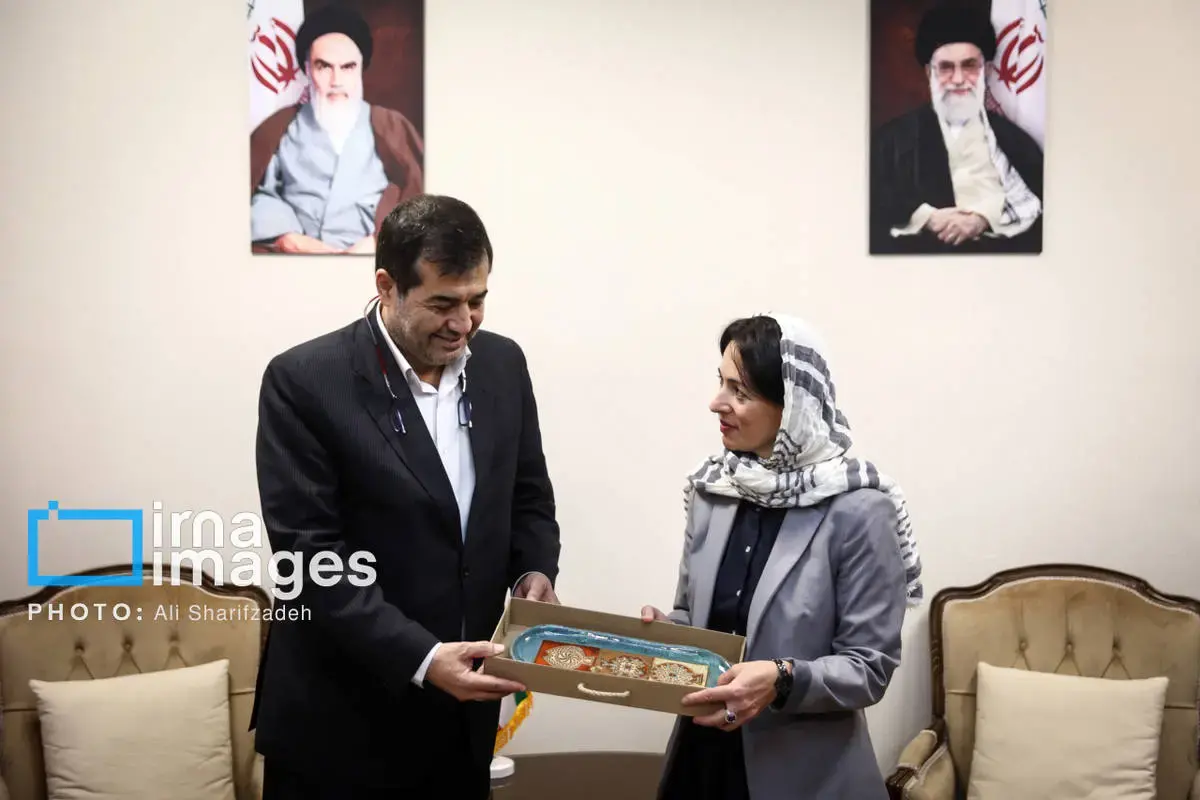 پوشش جالب وزیر علوم ارمنستان در تهران