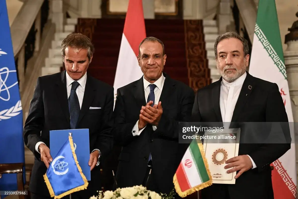 چهره بدون لبخند عراقچی در قاهره