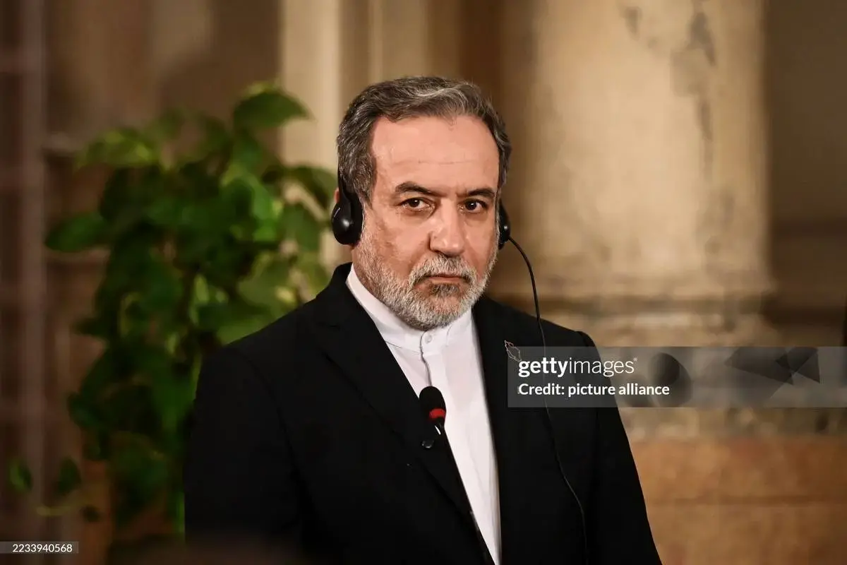 چهره بدون لبخند عراقچی در قاهره