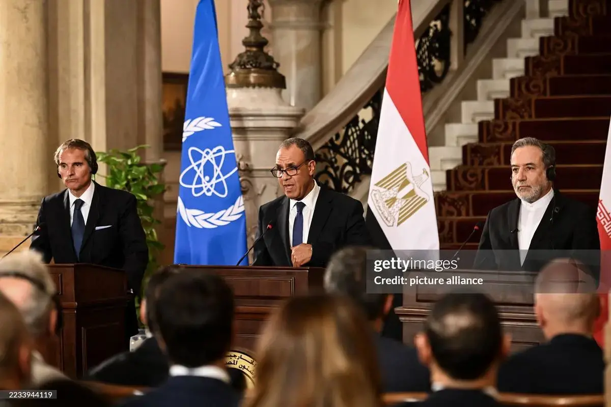 چهره بدون لبخند عراقچی در قاهره