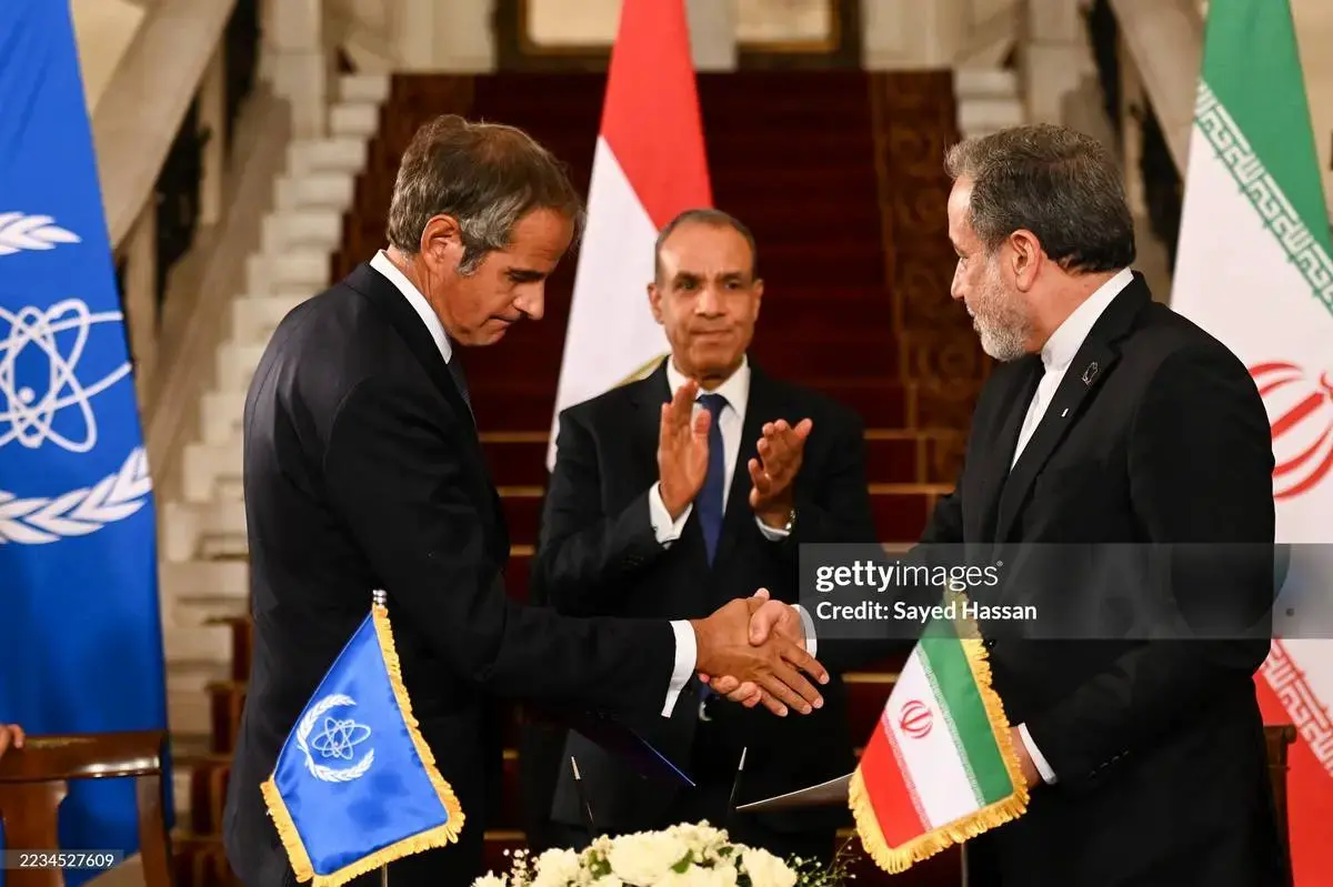 چهره بدون لبخند عراقچی در قاهره