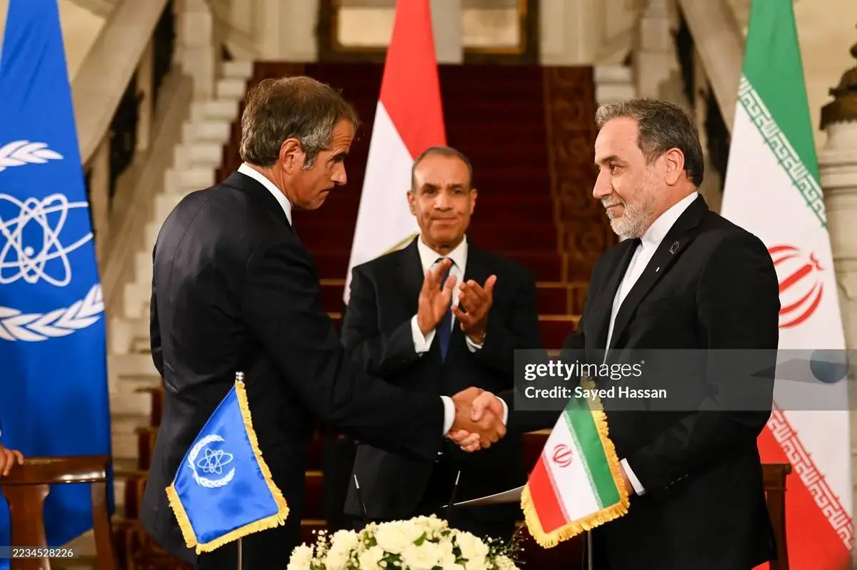 چهره بدون لبخند عراقچی در قاهره