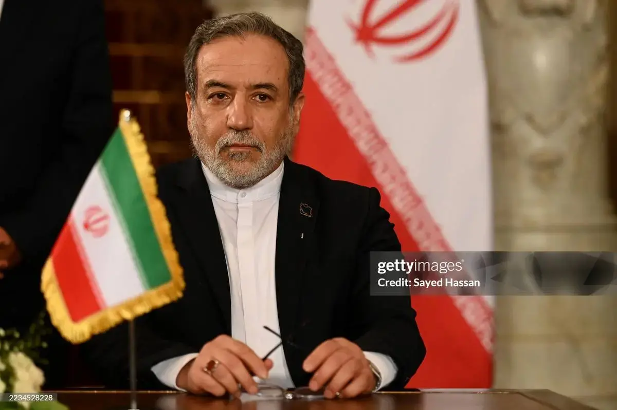 چهره بدون لبخند عراقچی در قاهره