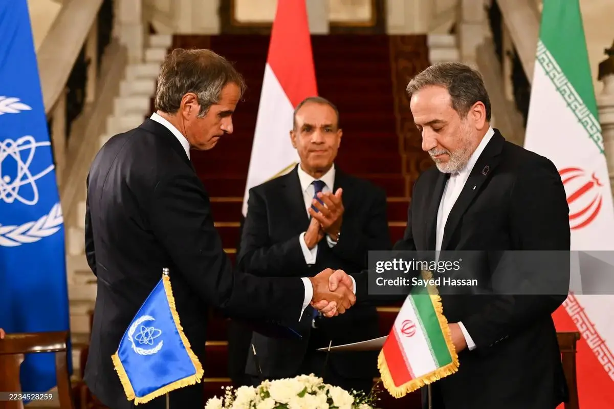 چهره بدون لبخند عراقچی در قاهره