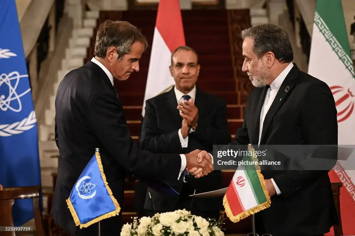 چهره بدون لبخند عراقچی در قاهره