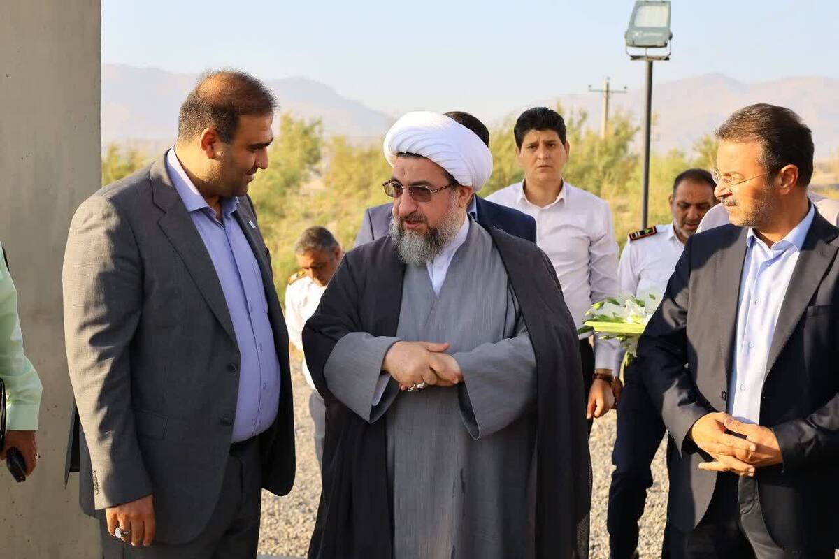 عطر افشانی و غبار روبی مزار شهید گمنام سایت اداری منطقه آزاد ارس