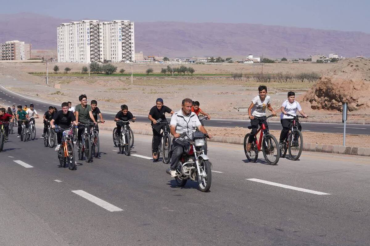 همایش خانوادگی دوچرخه‌سواری در منطقه آزاد ارس