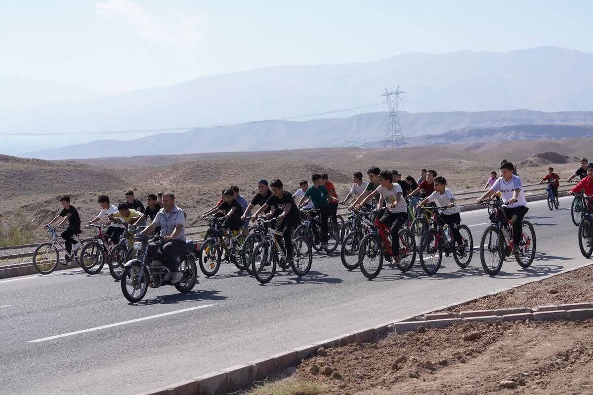 همایش خانوادگی دوچرخه‌سواری در منطقه آزاد ارس