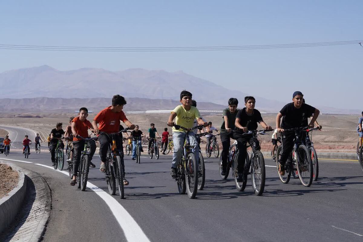 همایش خانوادگی دوچرخه‌سواری در منطقه آزاد ارس