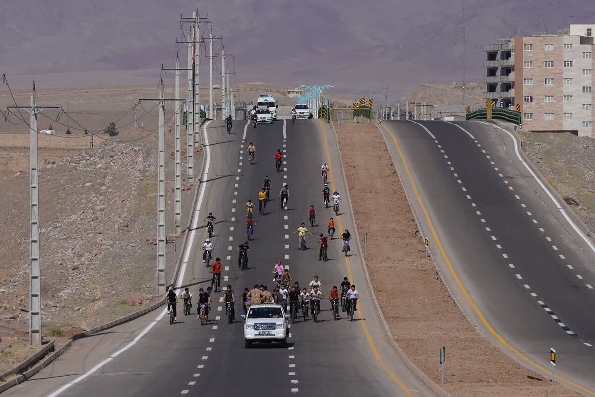 همایش خانوادگی دوچرخه‌سواری در منطقه آزاد ارس