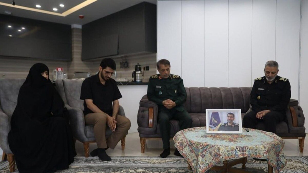 دیدار سرلشکر موسوی با خانواده فرماندهان شهید 