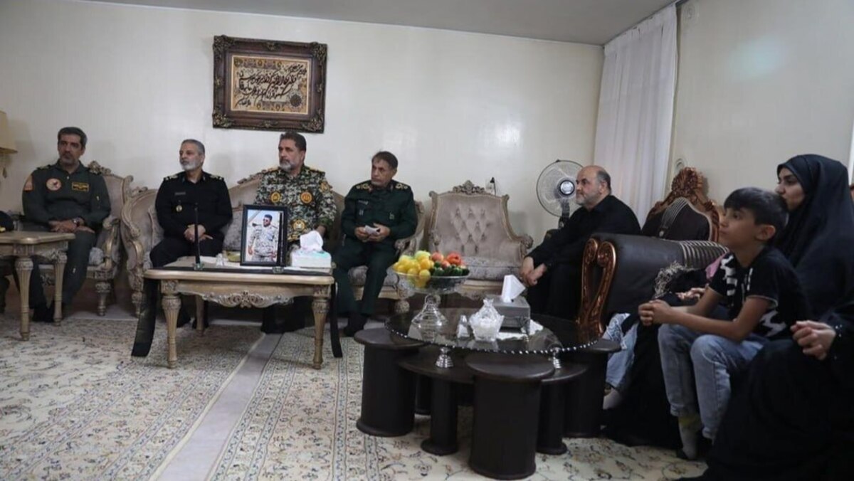 دیدار سرلشکر موسوی با خانواده فرماندهان شهید 