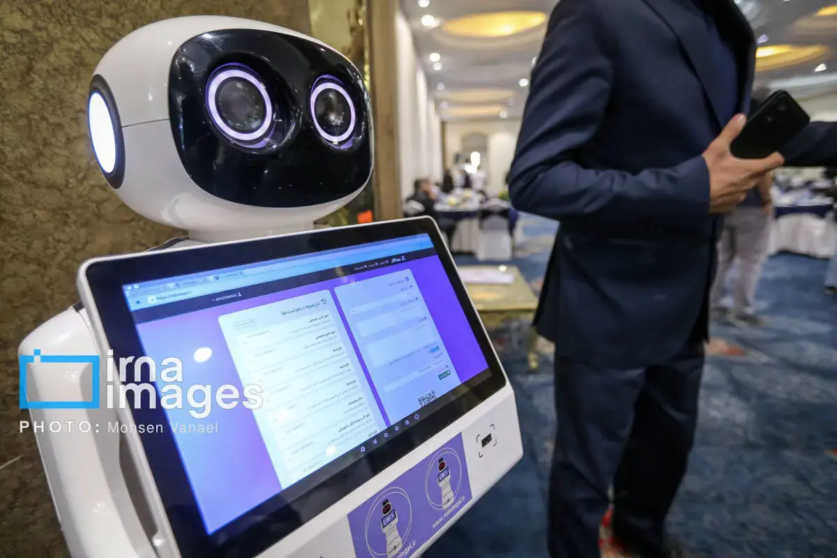 رونمایی از نخستین روبات وکیل ایران 