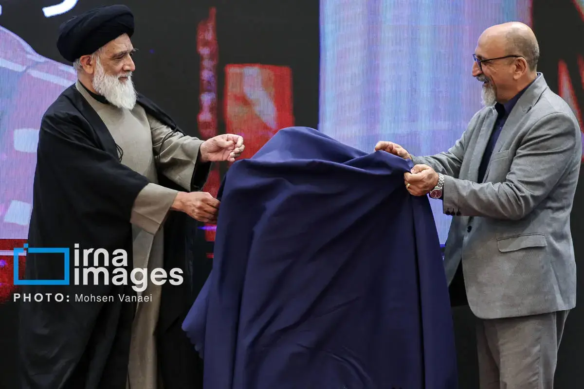 رونمایی از نخستین روبات وکیل ایران 