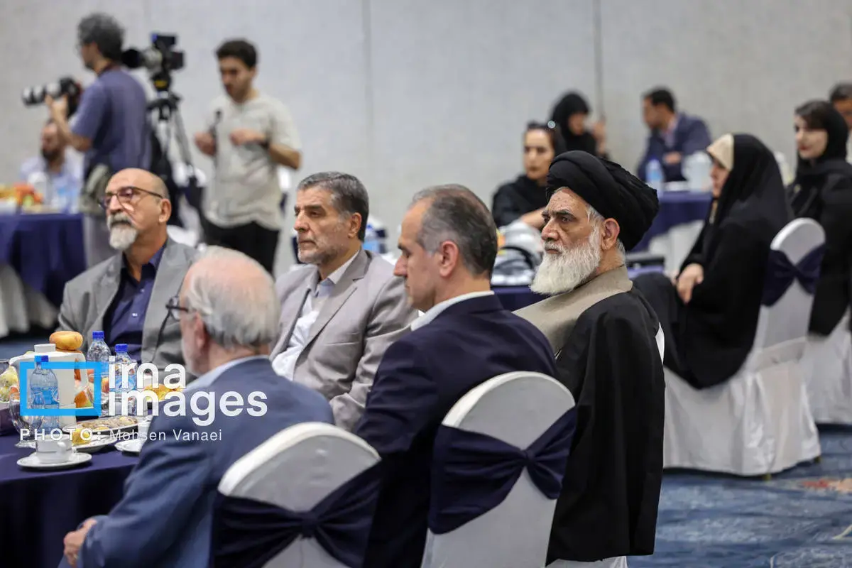 رونمایی از نخستین روبات وکیل ایران 