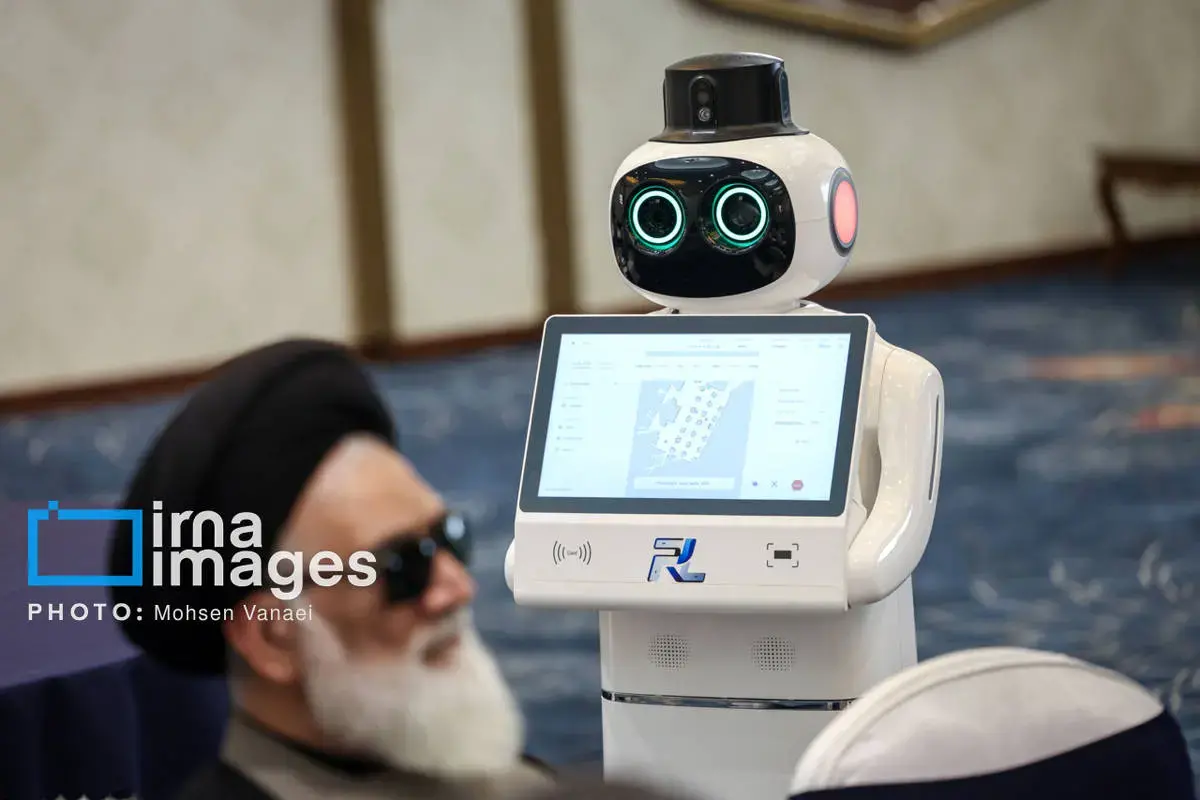 رونمایی از نخستین روبات وکیل ایران 