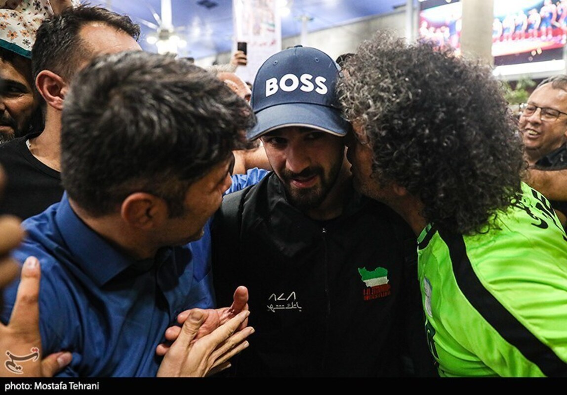 استقبال تاریخی از تیم ملی کشتی آزاد در فرودگاه امام خمینی (ره)