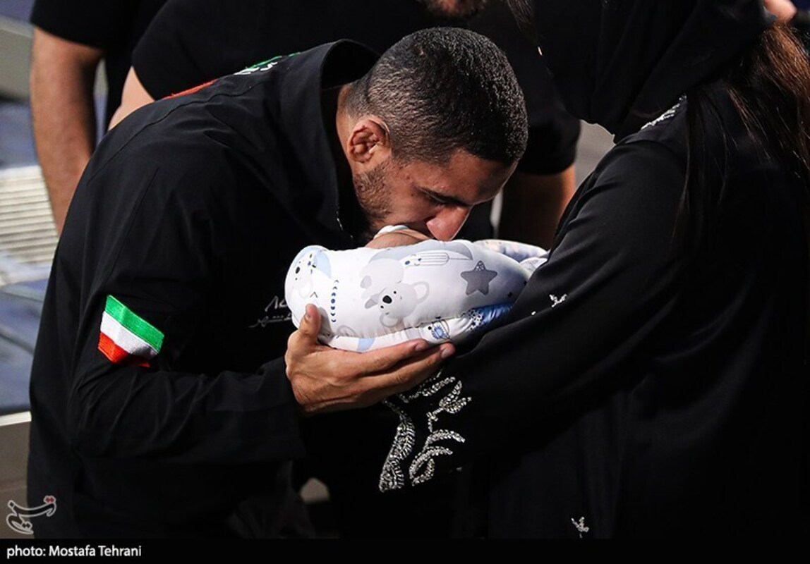 استقبال تاریخی از تیم ملی کشتی آزاد در فرودگاه امام خمینی (ره)
