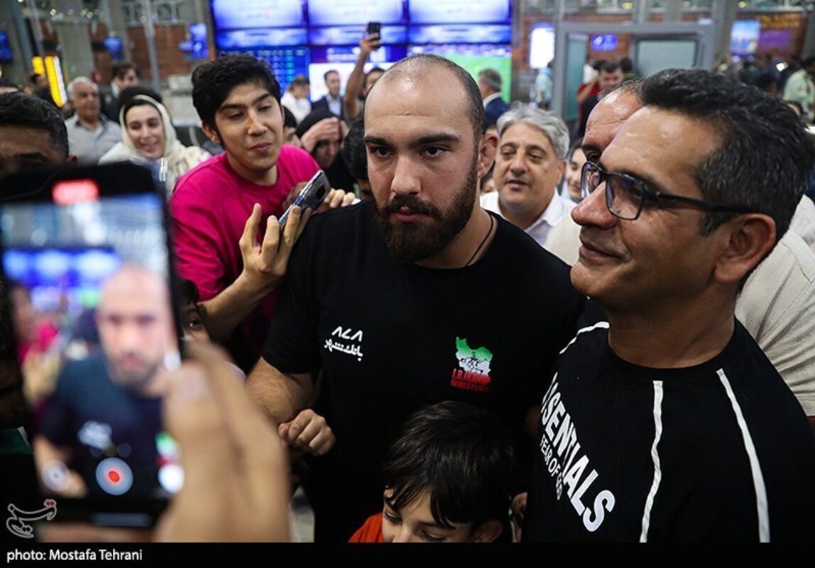 استقبال تاریخی از تیم ملی کشتی آزاد در فرودگاه امام خمینی (ره)