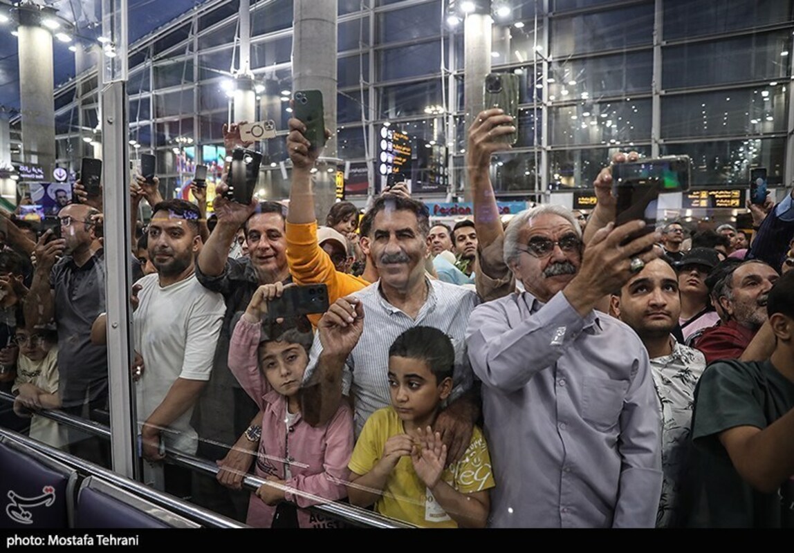 استقبال تاریخی از تیم ملی کشتی آزاد در فرودگاه امام خمینی (ره)