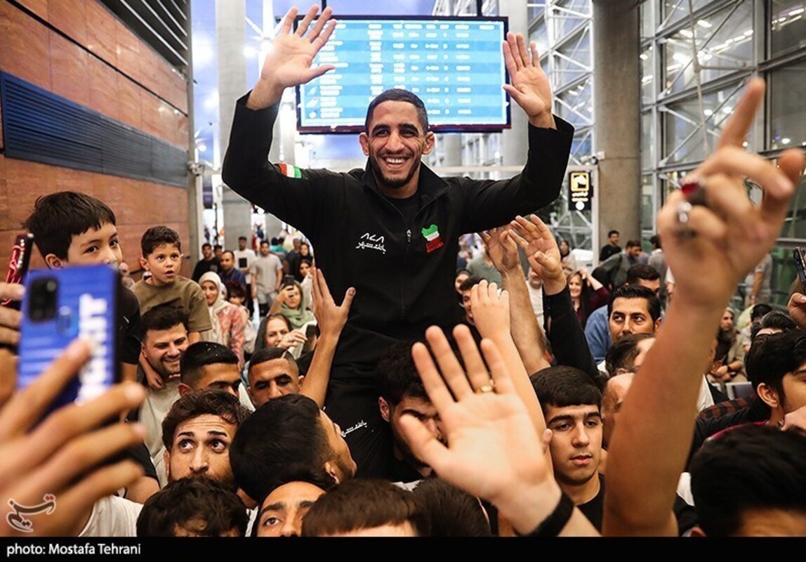 استقبال تاریخی از تیم ملی کشتی آزاد در فرودگاه امام خمینی (ره)