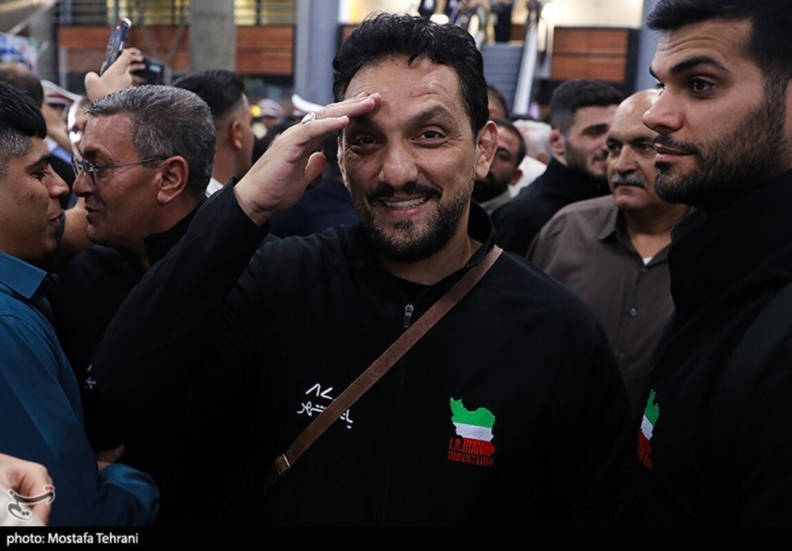 استقبال تاریخی از تیم ملی کشتی آزاد در فرودگاه امام خمینی (ره)