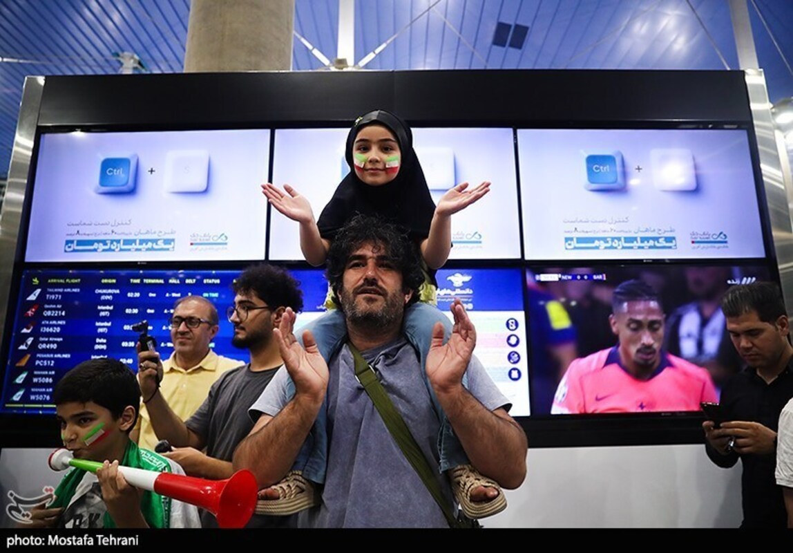 استقبال تاریخی از تیم ملی کشتی آزاد در فرودگاه امام خمینی (ره)