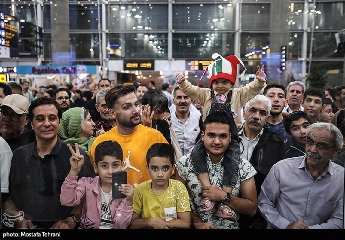 استقبال تاریخی از تیم ملی کشتی آزاد در فرودگاه امام خمینی (ره)