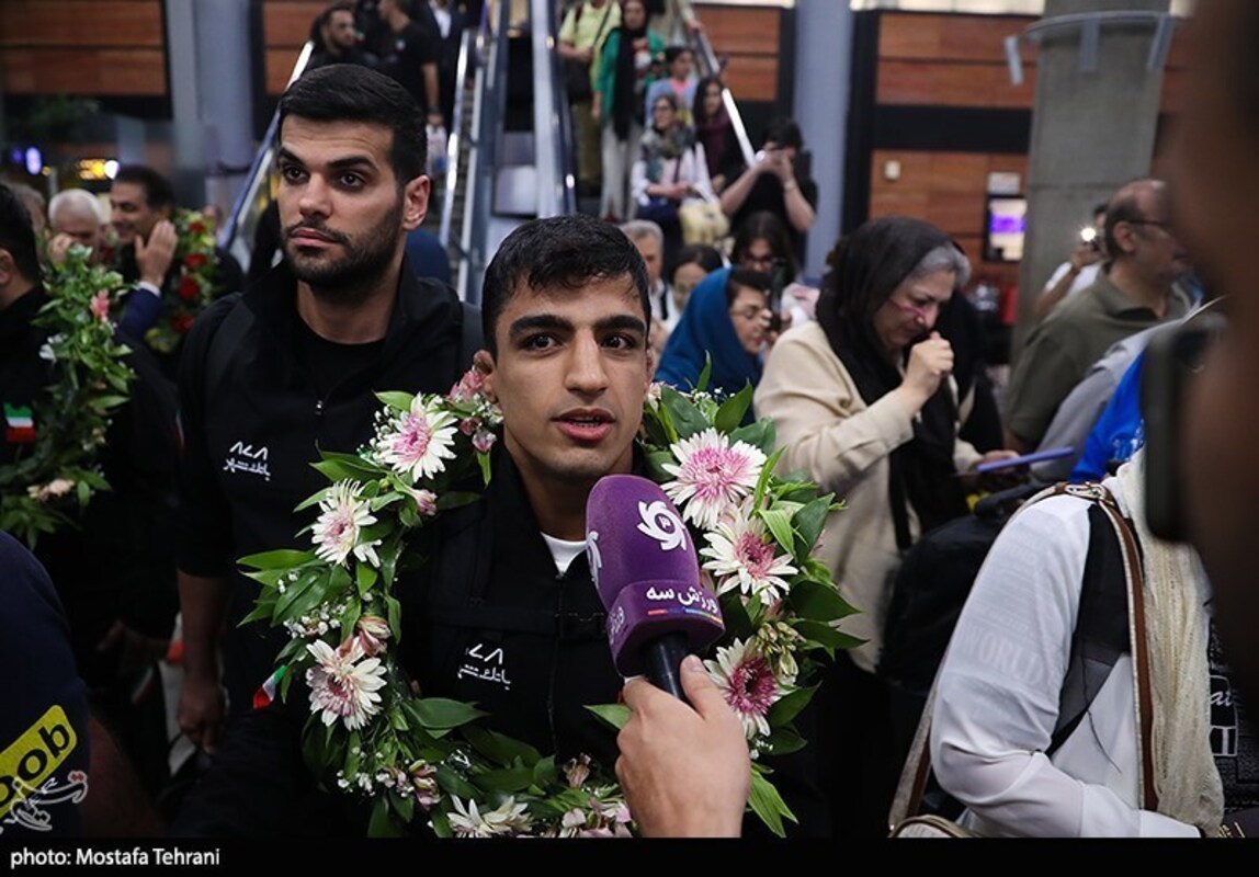 استقبال تاریخی از تیم ملی کشتی آزاد در فرودگاه امام خمینی (ره)