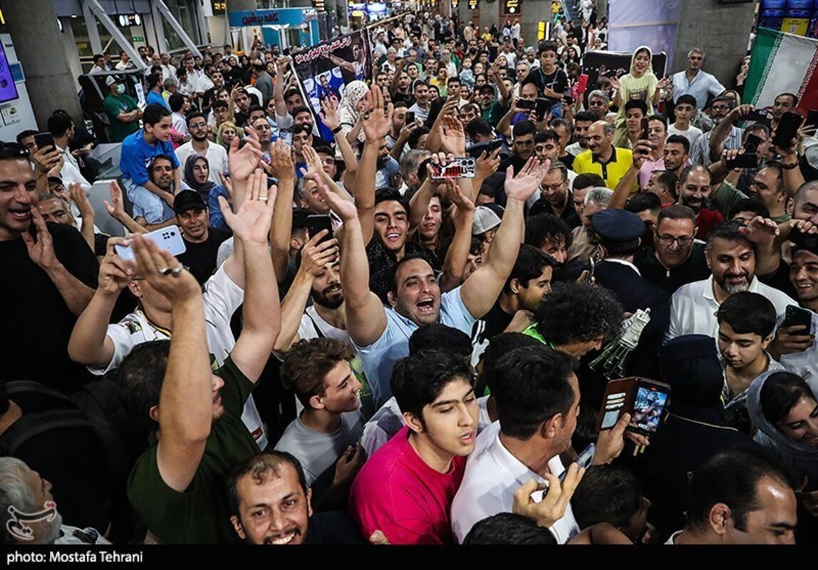 استقبال تاریخی از تیم ملی کشتی آزاد در فرودگاه امام خمینی (ره)