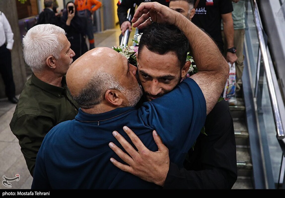 استقبال تاریخی از تیم ملی کشتی آزاد در فرودگاه امام خمینی (ره)