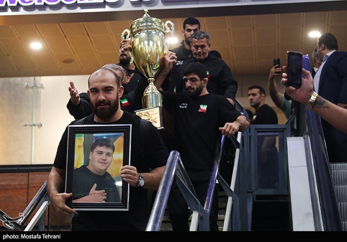 استقبال تاریخی از تیم ملی کشتی آزاد در فرودگاه امام خمینی (ره)