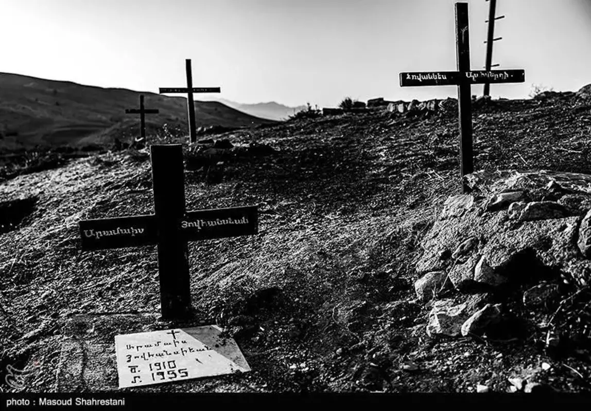 سکوت و رمز و راز گورستان ارامنه تلو