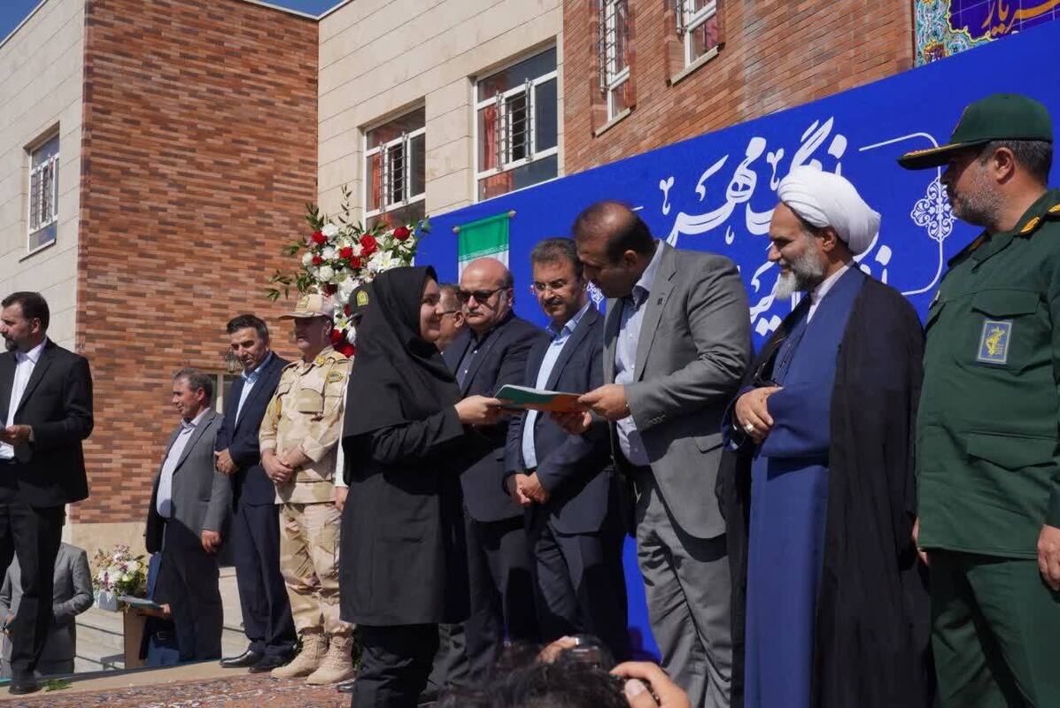 مدارس منطقه آزاد آراسته به قامت دانش‌آموزان شد