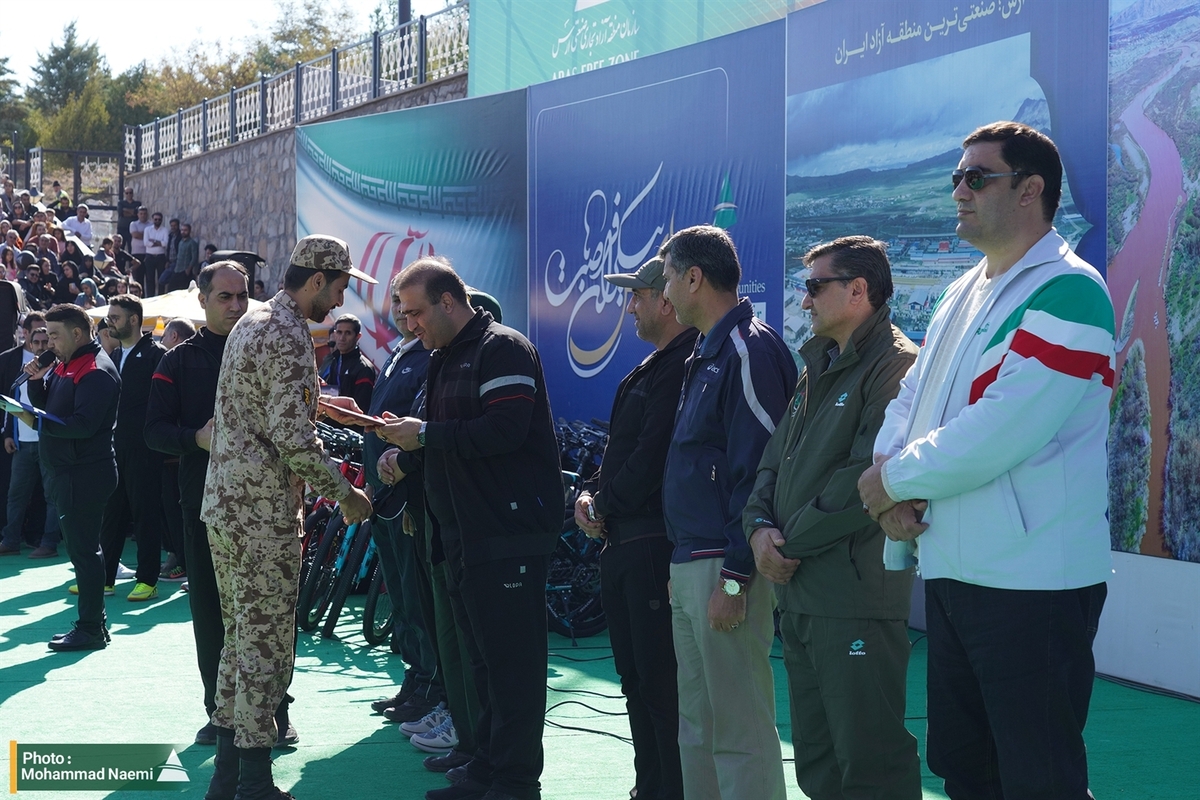  پیاده روی خانوادگی ارس