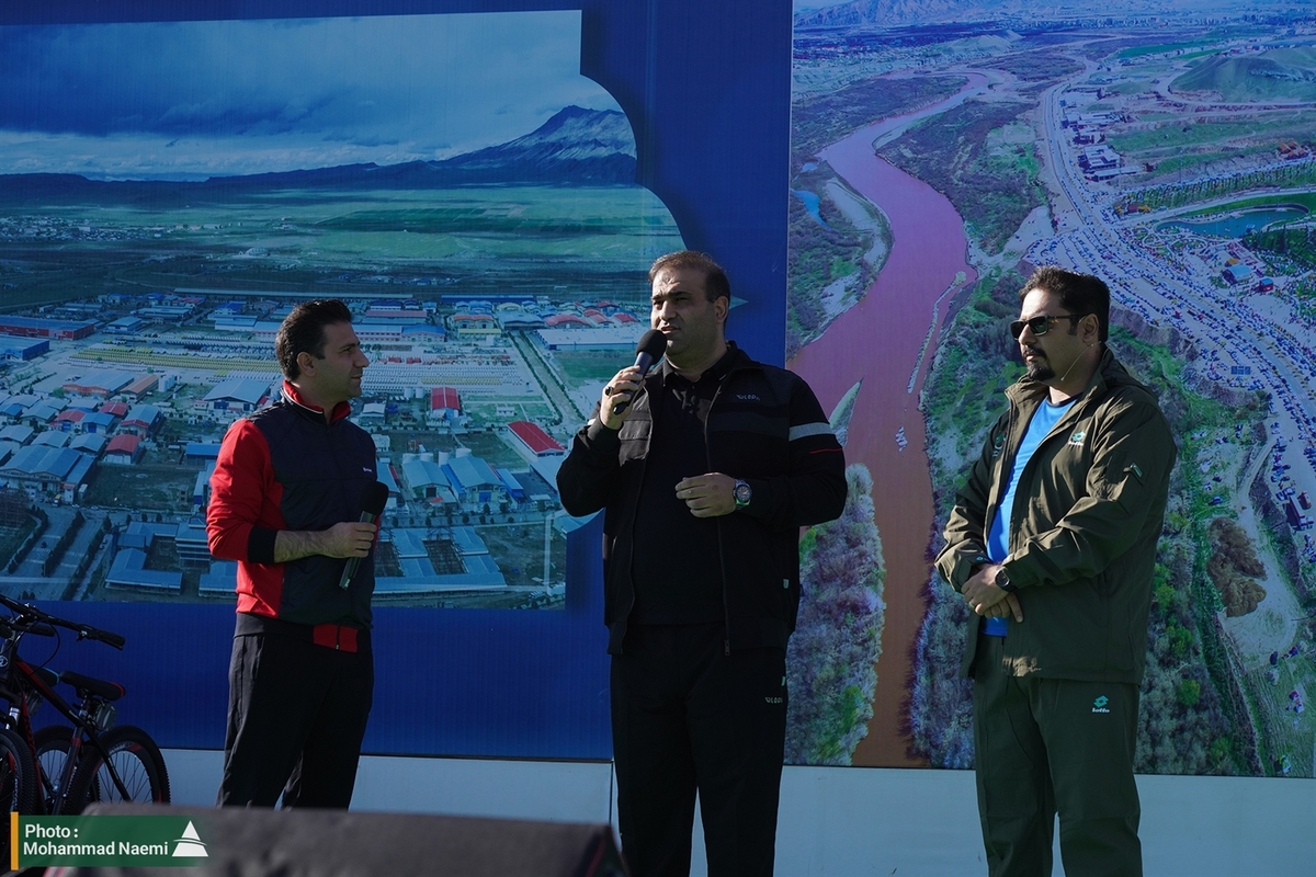  پیاده روی خانوادگی ارس