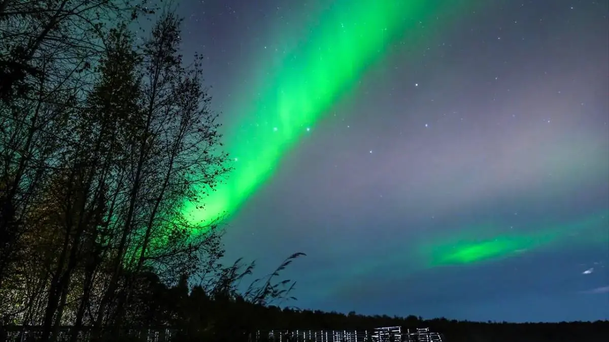 رقص شفق قطبی در آسمان آلاسکا