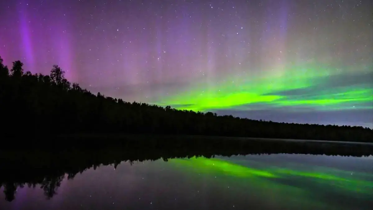 رقص شفق قطبی در آسمان آلاسکا