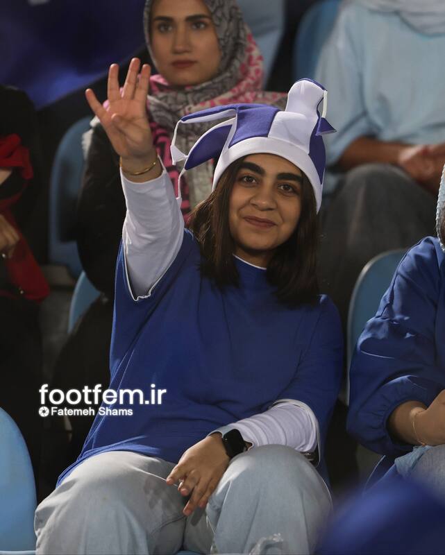 هواداران زن استقلال پرچم‌دار امید در شب ناکامی